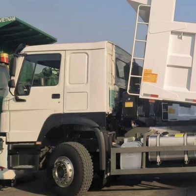 Goede prijs. 10 Wielen Capaciteit 25-30 ton HOWO 6X4 Dump Truck Fuel Tanker 300L 5600X2300X1500 band 7.00r16 6+1 Spare band Aanpasbaar Links en Rechts Rijden online